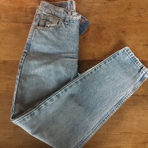 Revice brand new light wash boyfriend fit jeans